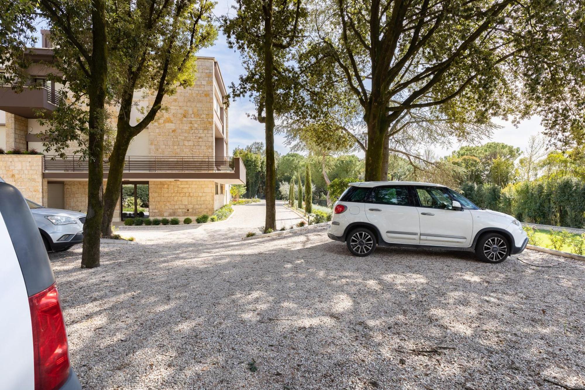 Exclusive Perugia Getaway - Apartments With Shared Pool & Parking Экстерьер фото